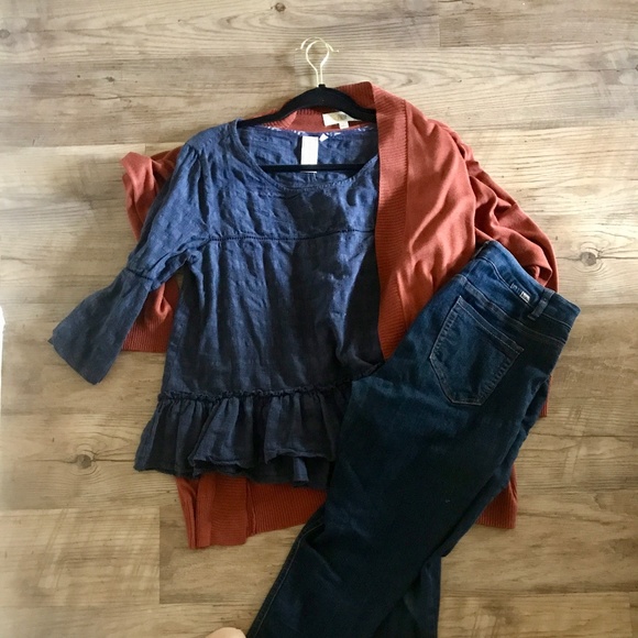 Guest Editor Plaid Bell Sleeves blue peplum top - Picture 2 of 6